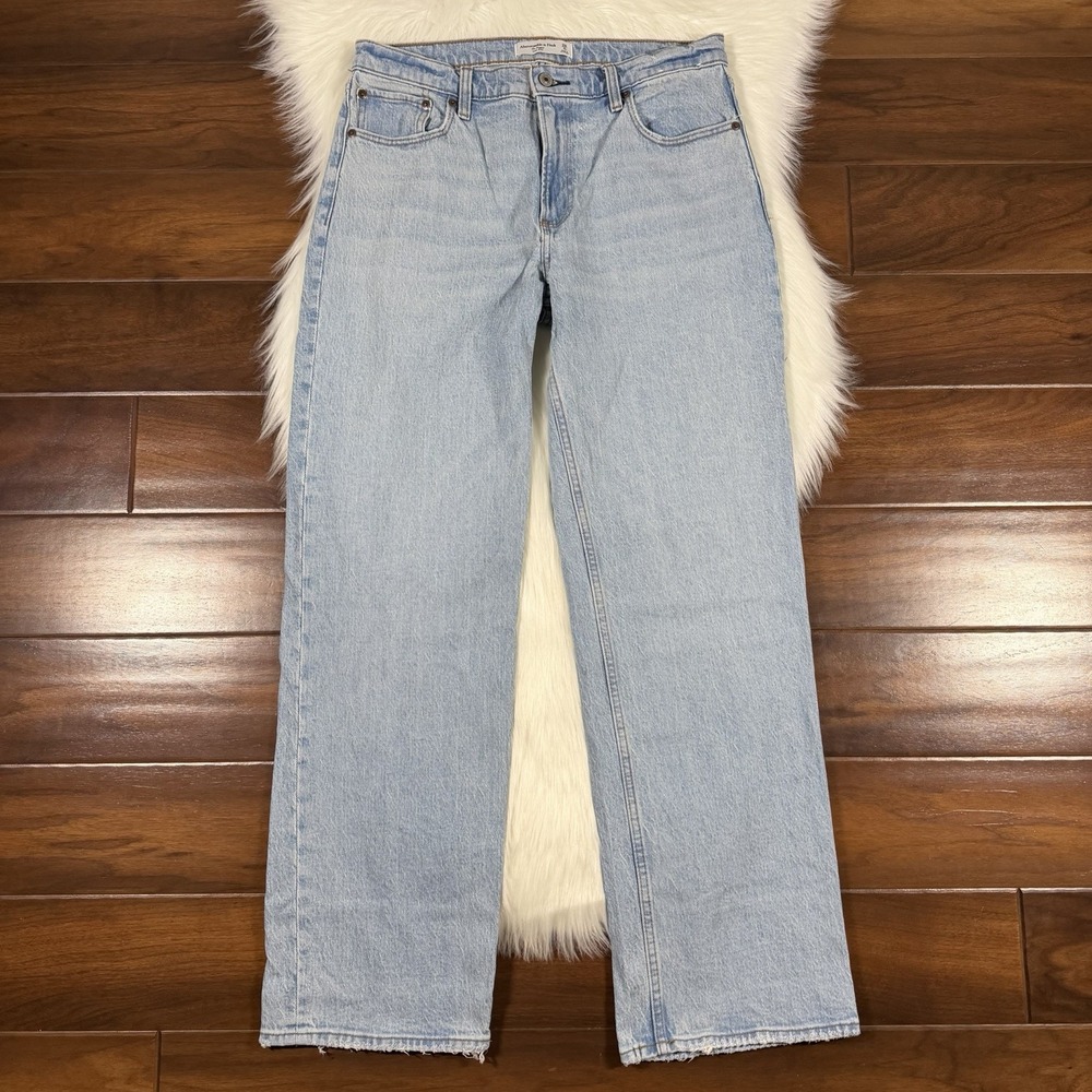 Abercrombie & Fitch Women's Size 6 / 28 R Light Wash Baggy Low Rise Denim Jeans